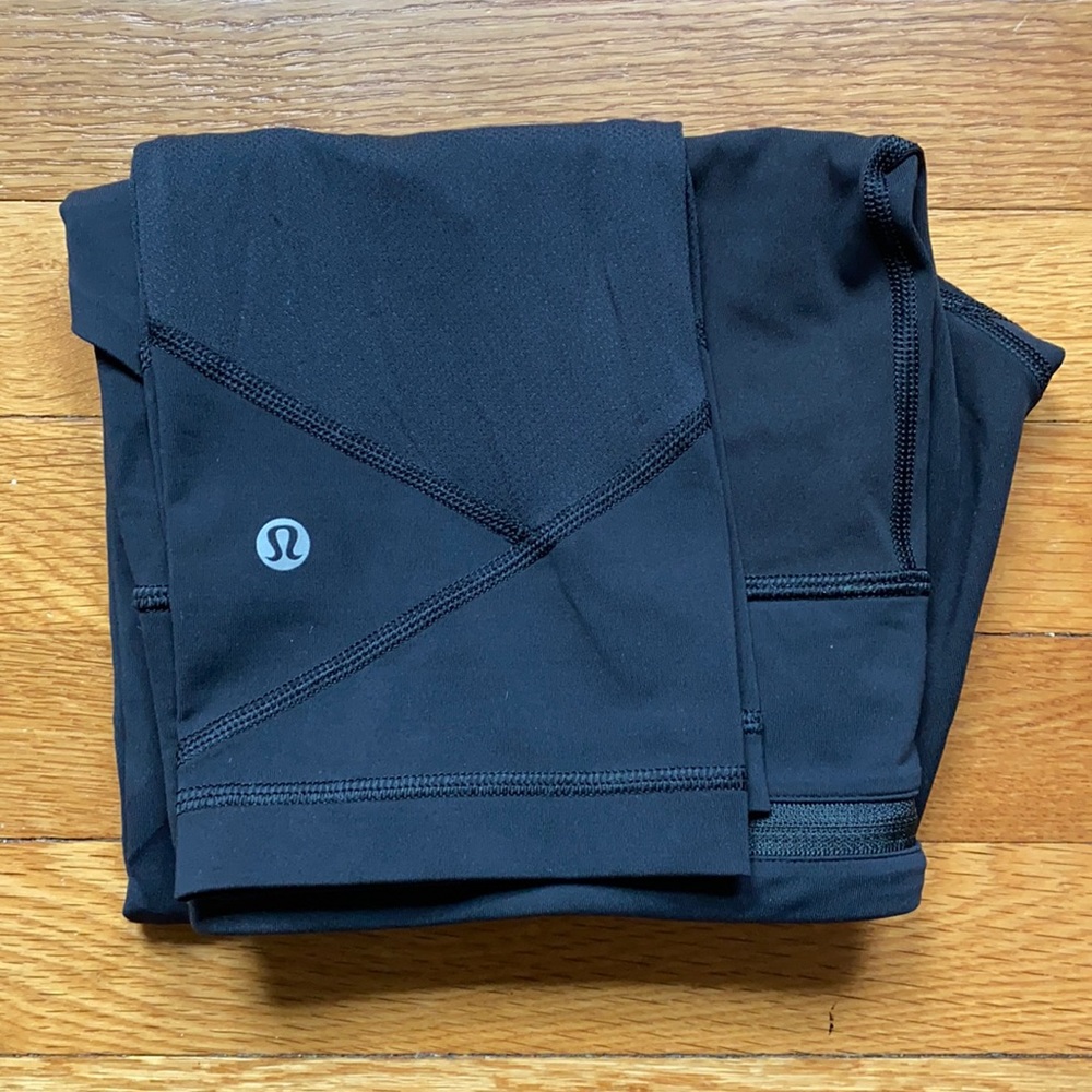 lululemon!  size 8. black (sorry some pics look blue)